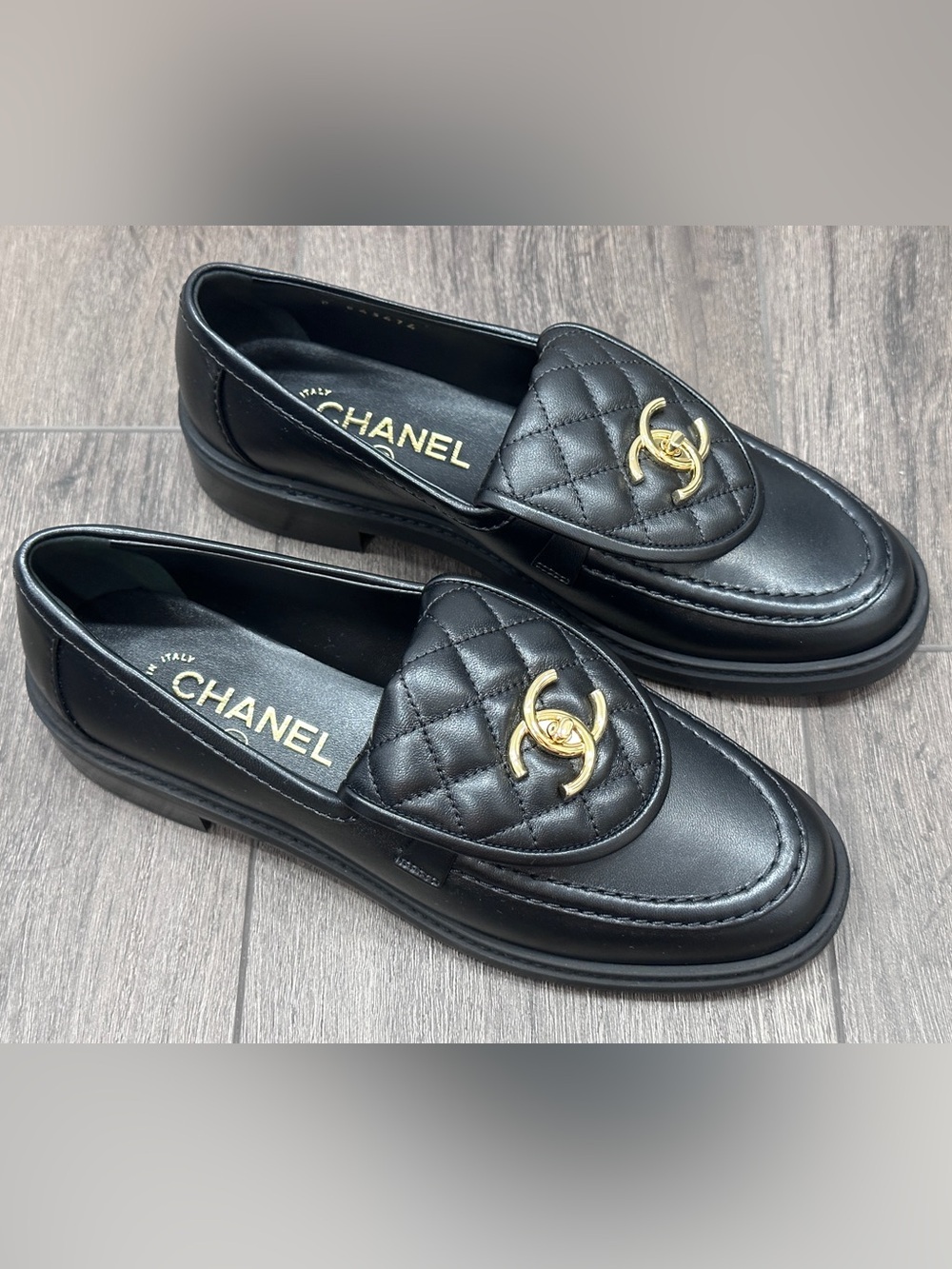 $1.8K 2026 CHANEL BLACK LEATHER LOAFERS MOCCASINS With GOLD CC TURNLOCK LOGO 38C - Picture 3 of 16